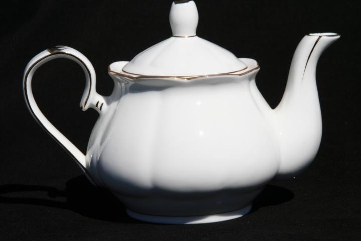 White Dove 4 cup Teapot