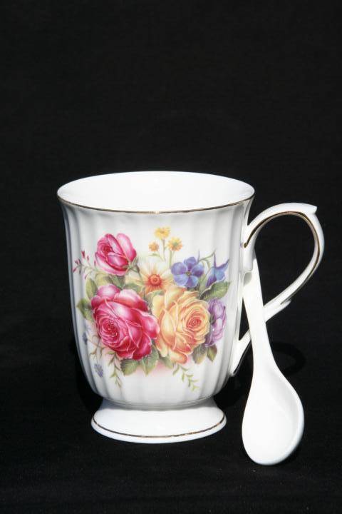 Large Beaker w/spoon Candy & Cream Rose - Click Image to Close