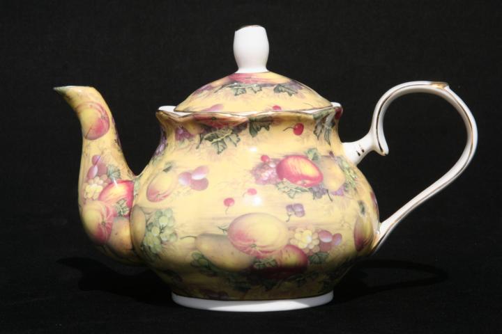 Country Fruit 4 cup Teapot