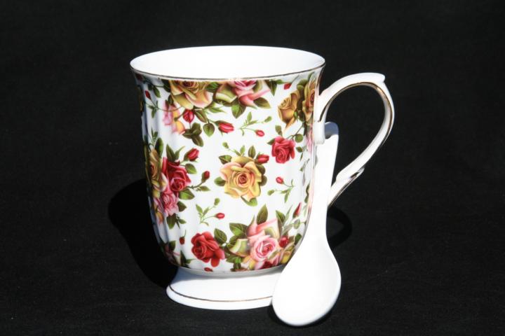 Large Beaker w/spoon Vintage Roses