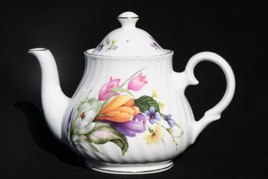 Crocus 6 cup Teapot