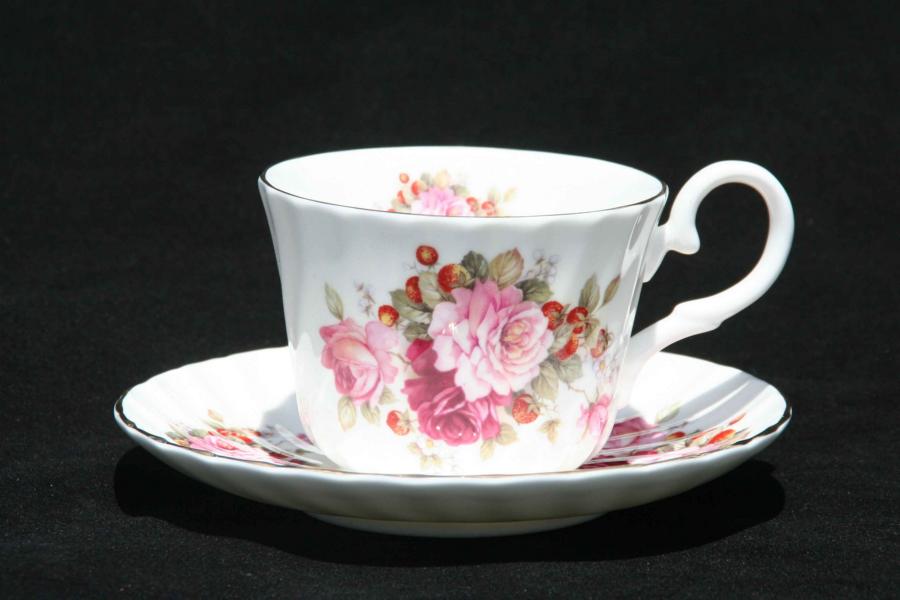 Strawberry Rose 1 Cup & Saucer Set