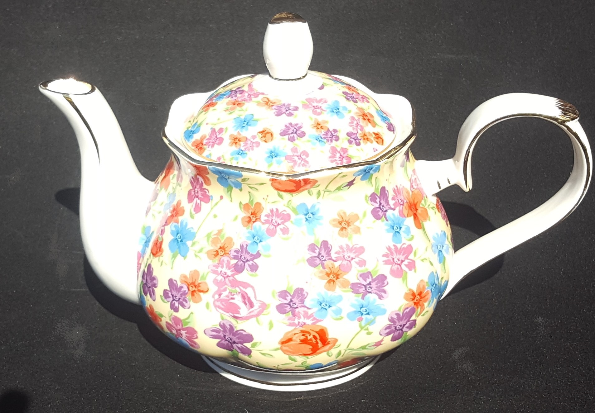 Cream Flower Garden 4 cup teapot
