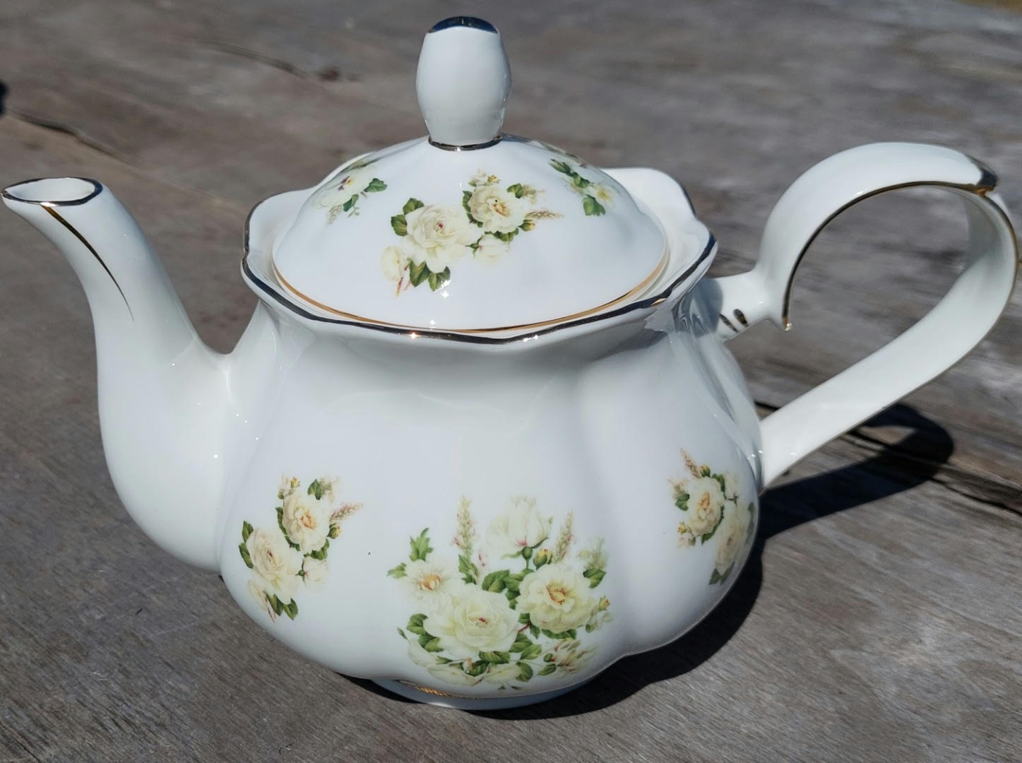 White Flower Custom 4 Cup Teapot